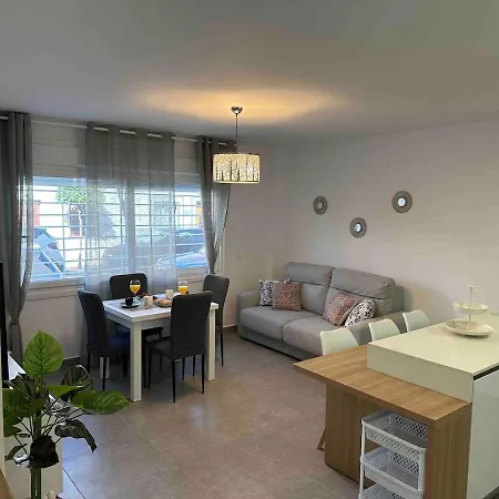 Cozy 2 Min From The Апартаменты